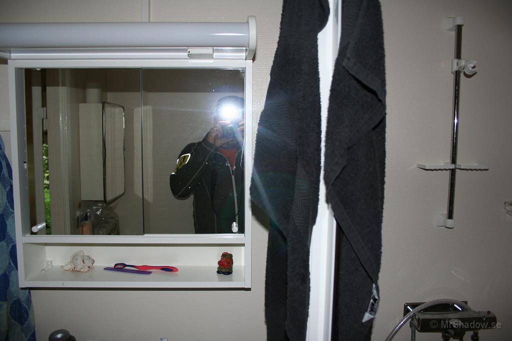 IMG_2215.JPG - Spegel, spegel på väggen där ??